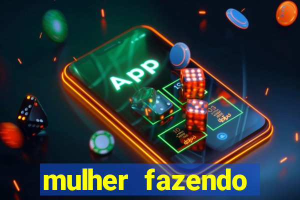 mulher fazendo strip tease