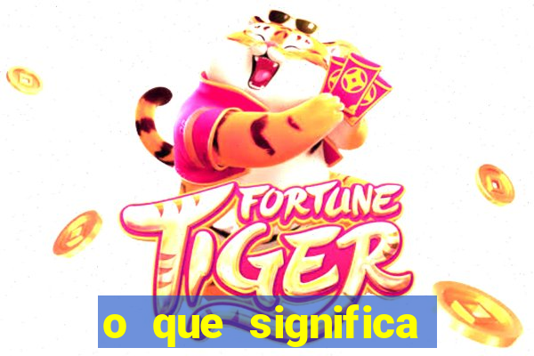 o que significa sonhar dobrando roupas