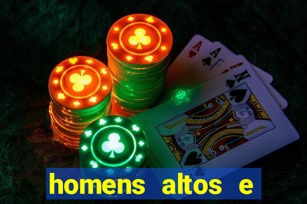 homens altos e sarados pelados