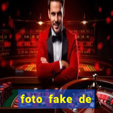 foto fake de menina no espelho cabelo cacheado