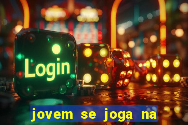 jovem se joga na linha do trem 2024